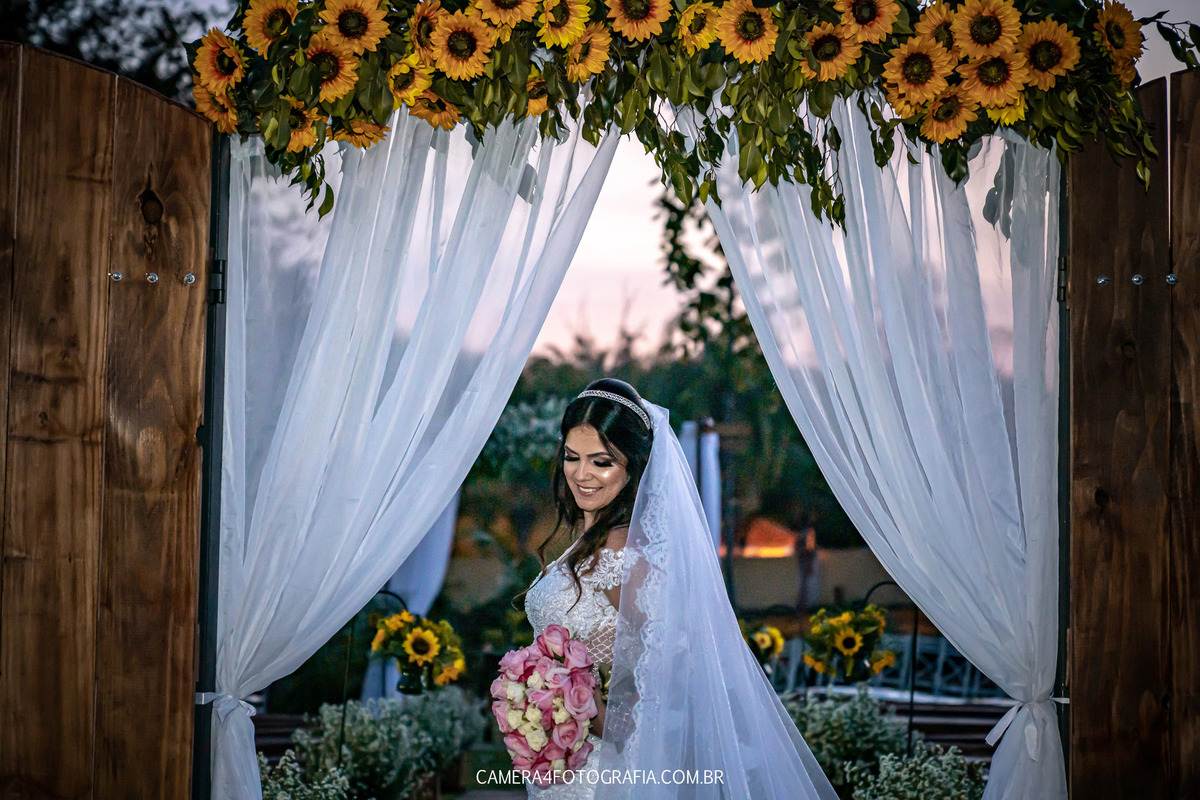 noiva em casamento no por do sol