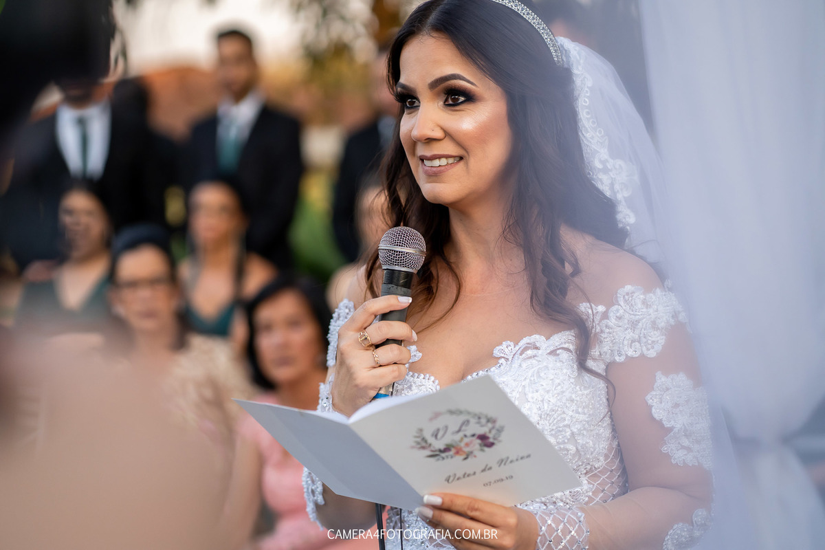 votos da noiva para o noivo durante a cerimônia