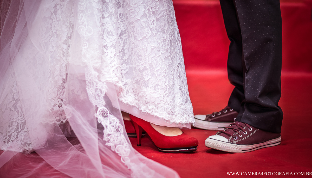 pés dos noivos