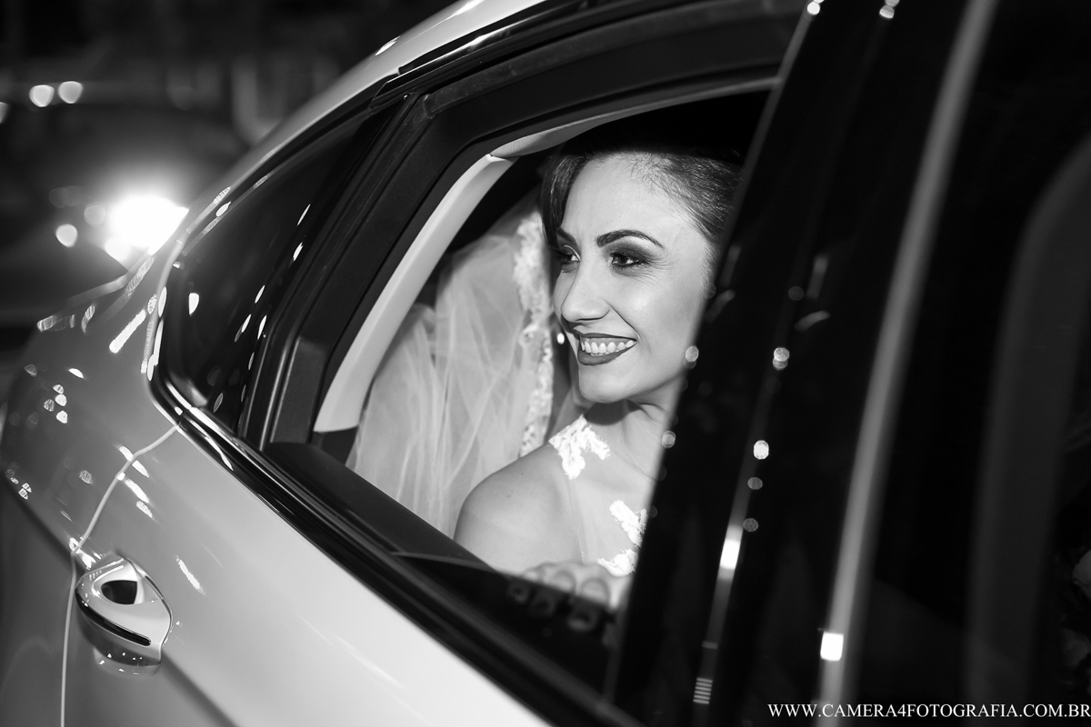noiva no carro