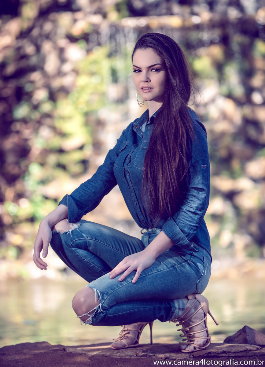 Ensaio feminino externo com luz natural