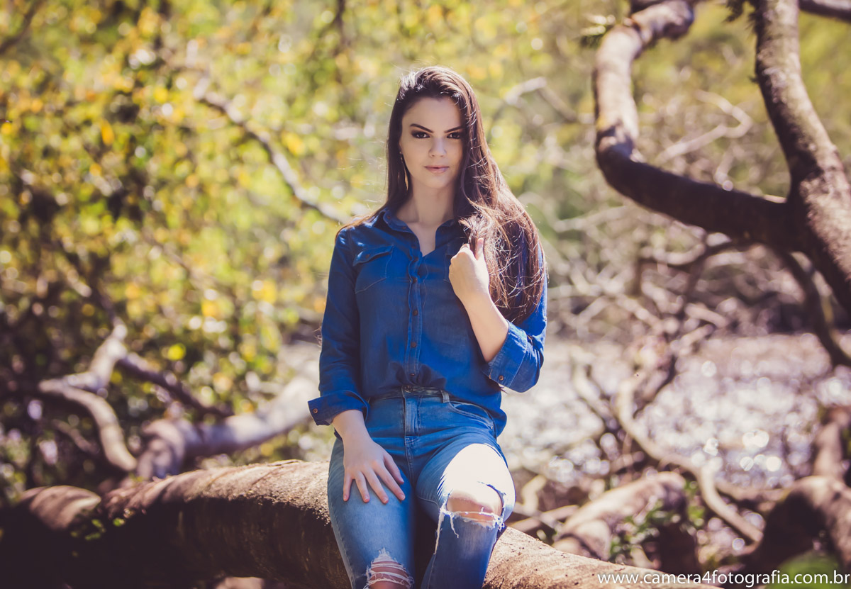 Ensaio feminino externo com luz natural