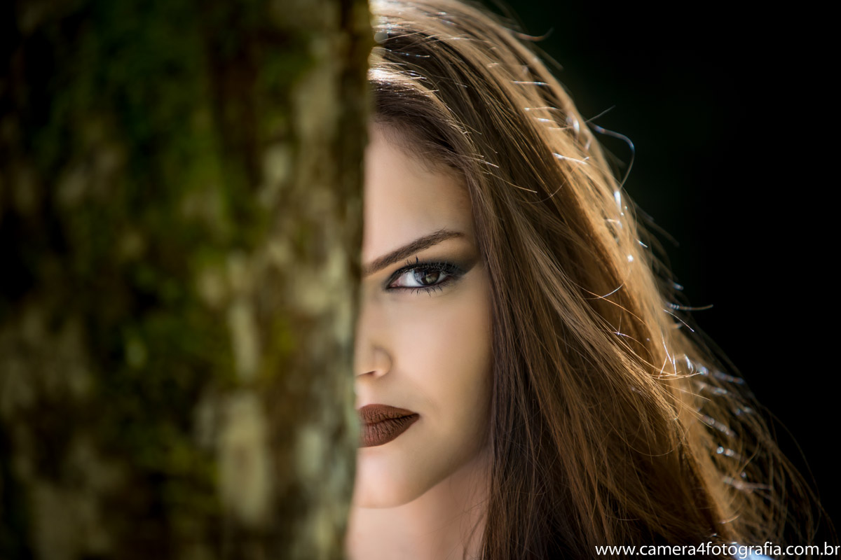 Ensaio feminino externo com luz natural