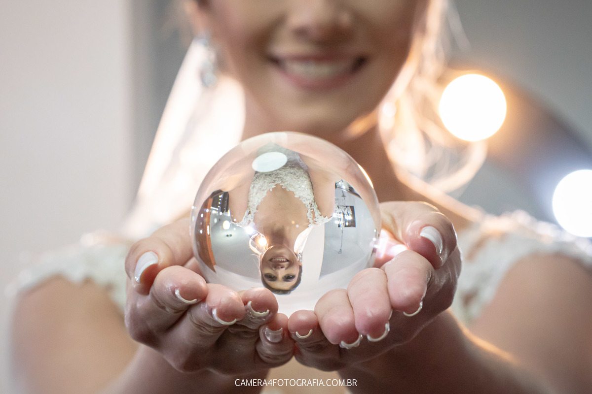 noiva com globo de vidro