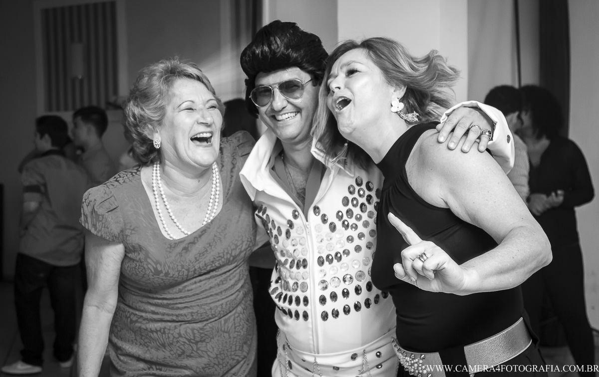 Elvis Presley dançando