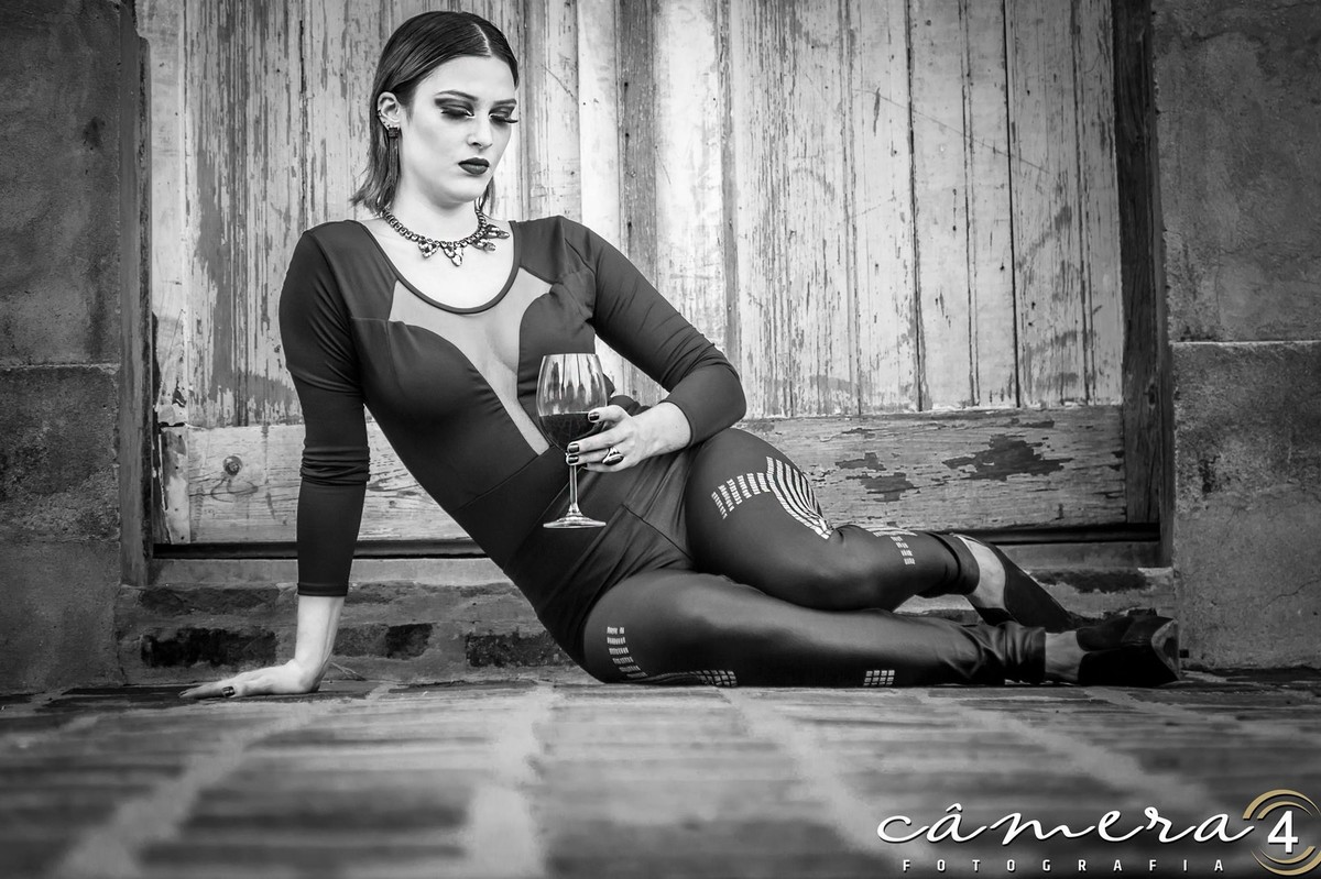 foto com taça de vinho