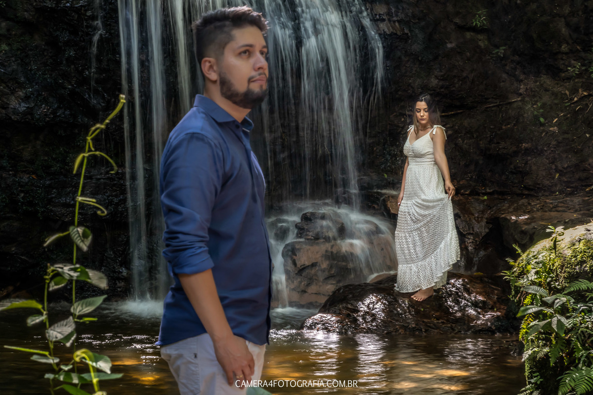 Ensaio-Pré-Wedding-de-Dayanna-e-Augusto-na-pousada-gavea-em-Lupércio-SP-camera-4-fotografia-