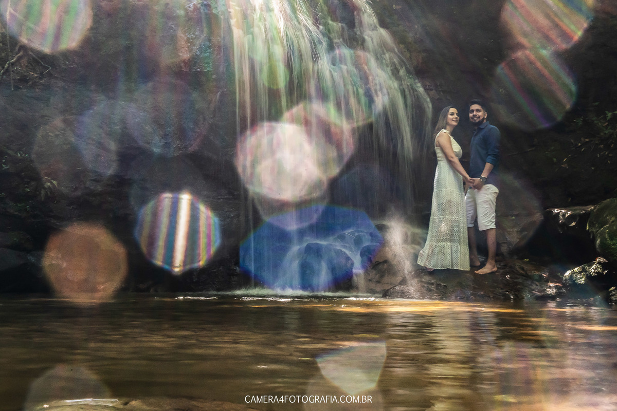 Ensaio-Pré-Wedding-de-Dayanna-e-Augusto-na-pousada-gavea-em-Lupércio-SP-camera-4-fotografia-