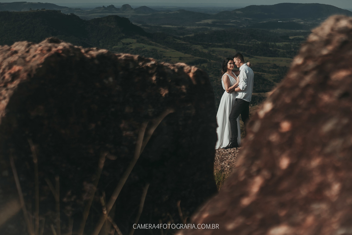 ensaio-pré-wedding-de-midiã-e-carlos-em-pardinho-sp-camera-4-fotografia