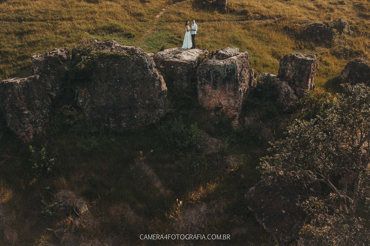 ensaio-pré-wedding-de-midiã-e-carlos-em-pardinho-sp-camera-4-fotografia