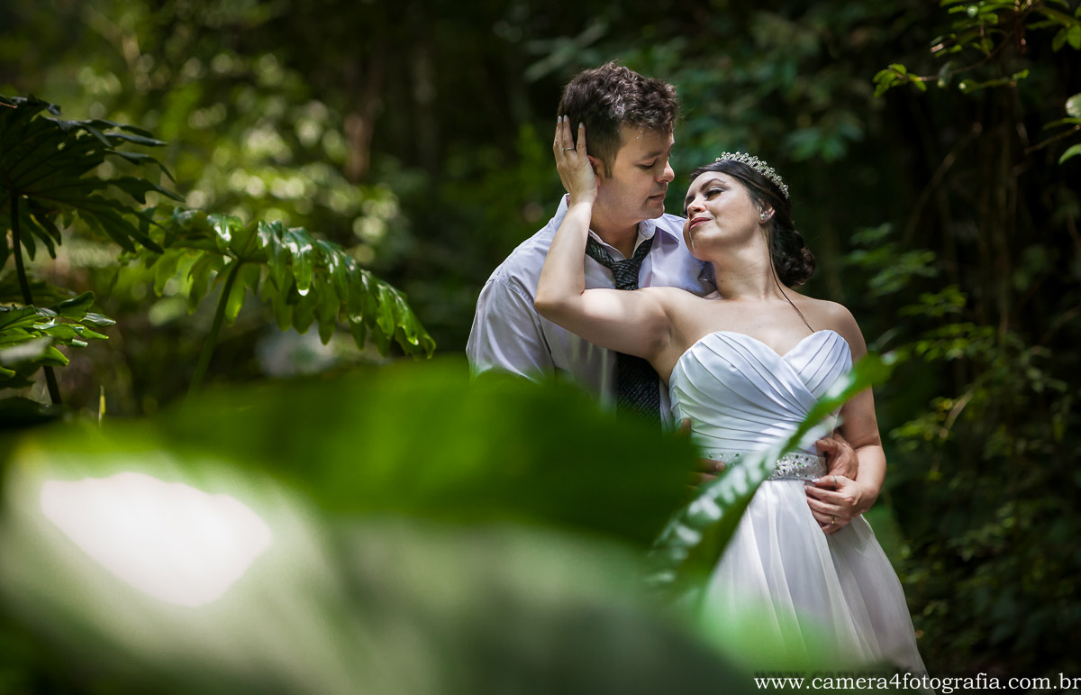 ensaio de noivos na natureza