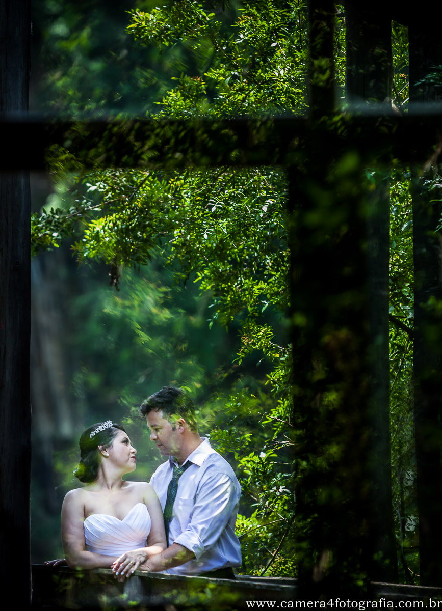 noivos na janela