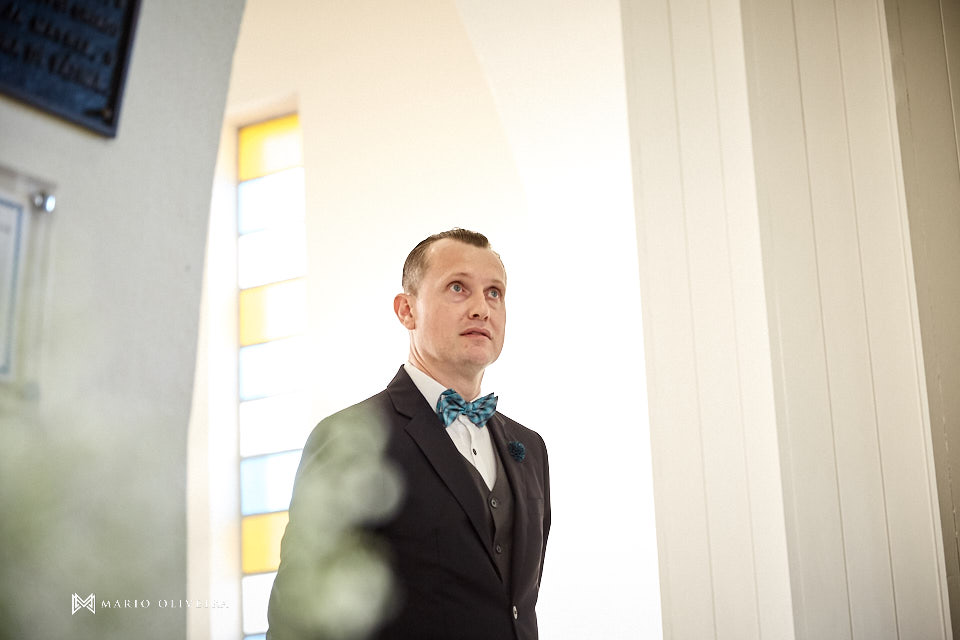 casamento na igreja nossa senhora de fatima noivo recebendo convidados