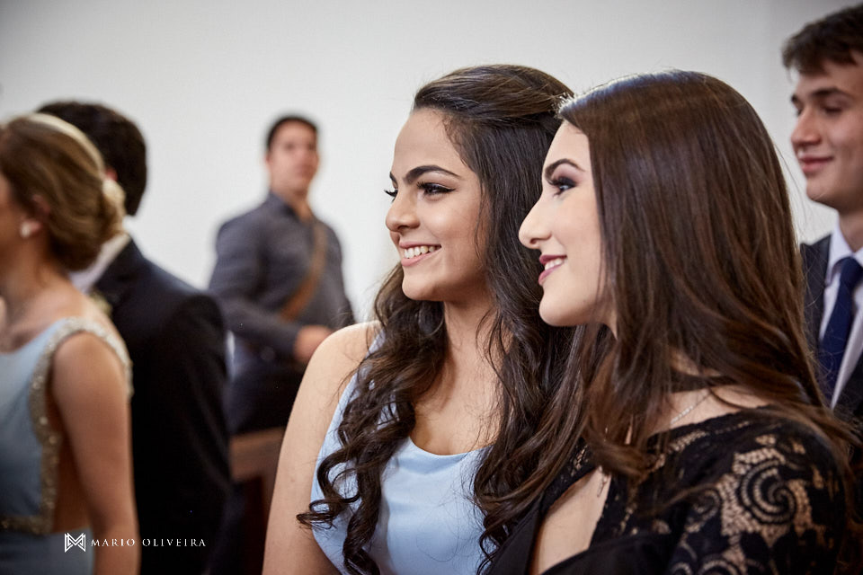 casamento na igreja nossa senhora de fatima entrada da noiva com o pai irmã da noiva emocionada