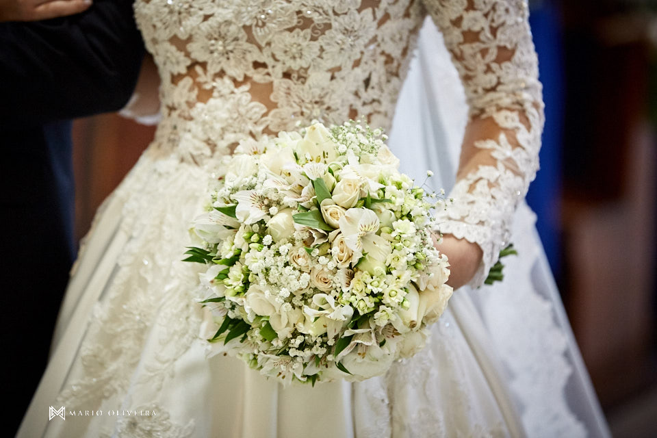 casamento na igreja nossa senhora de fatima casal no altar buque da noiva