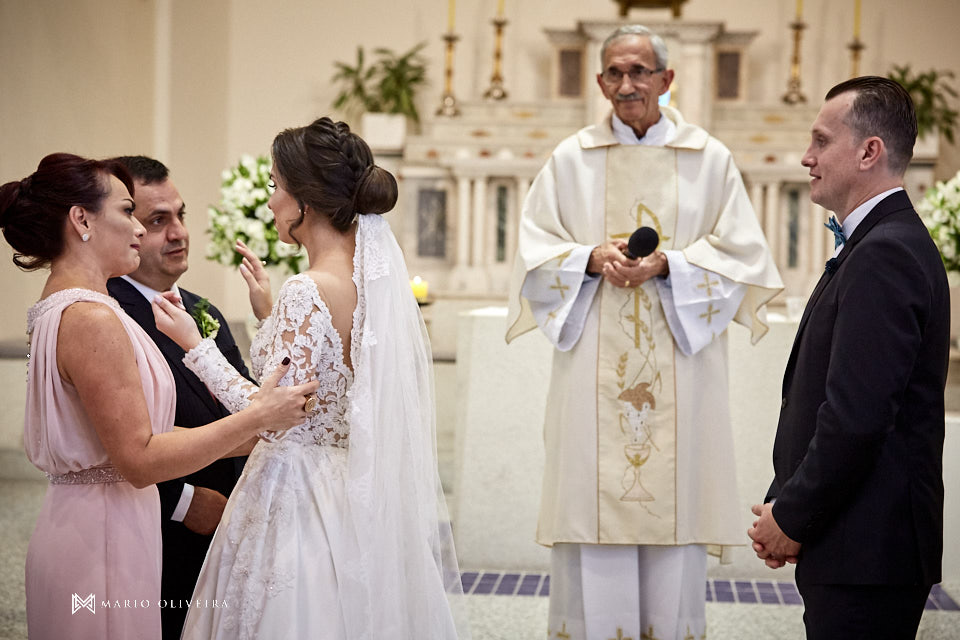 casamento na igreja nossa senhora de fatima, noiva beijando a mãe