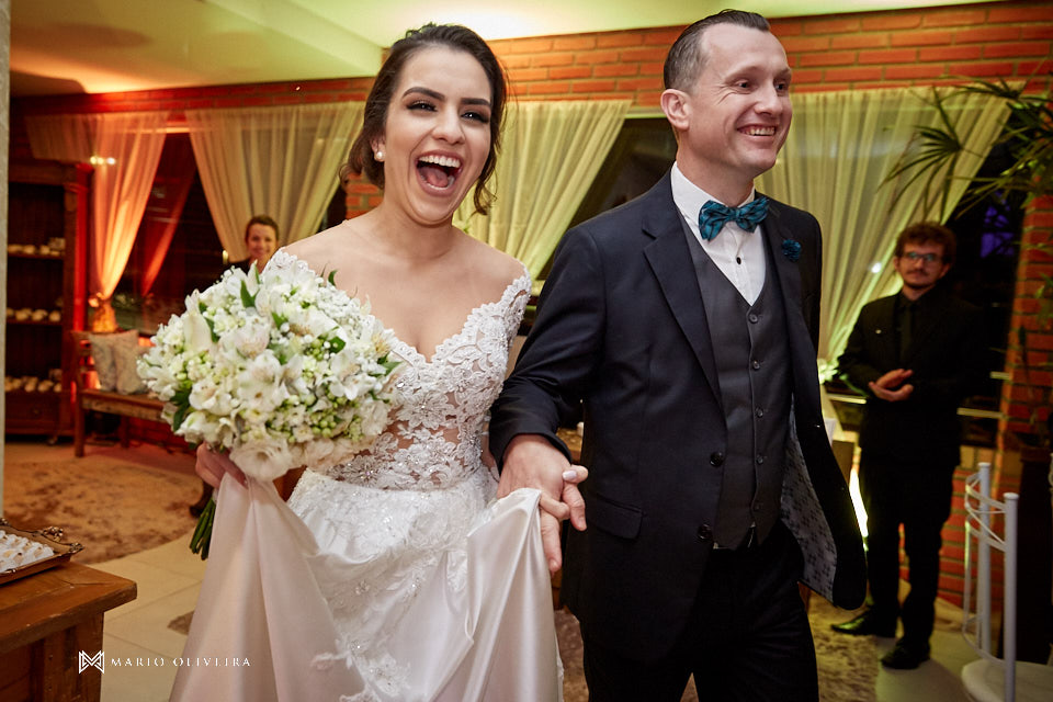 recepção no espaço brasil, festa de casamento, convidados rindo, noivos se divertindo