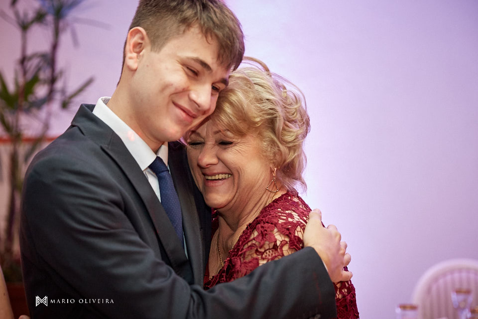 recepção no espaço brasil, festa de casamento, convidados rindo, noivos se divertindo