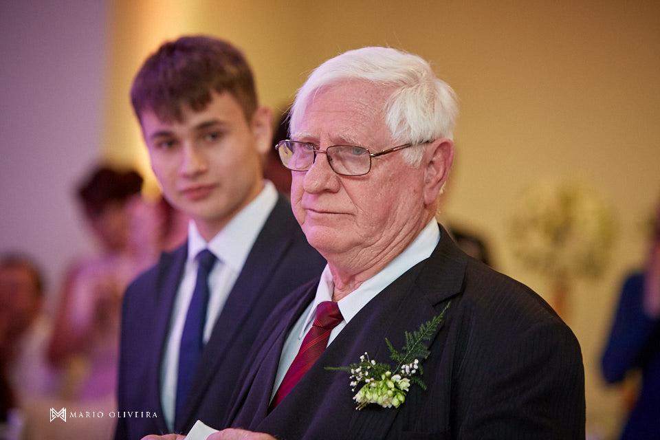 recepção no espaço brasil, festa de casamento, convidados rindo, noivos se divertindo, homenagem do irmão do noivo