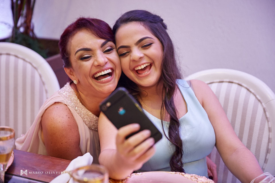 recepção no espaço brasil, festa de casamento, convidados rindo, noivos se divertindo,