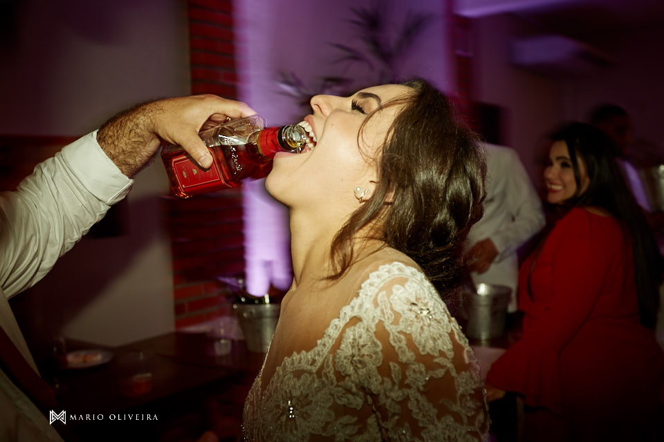 recepção no espaço brasil, festa de casamento, convidados rindo, noivos se divertindo
