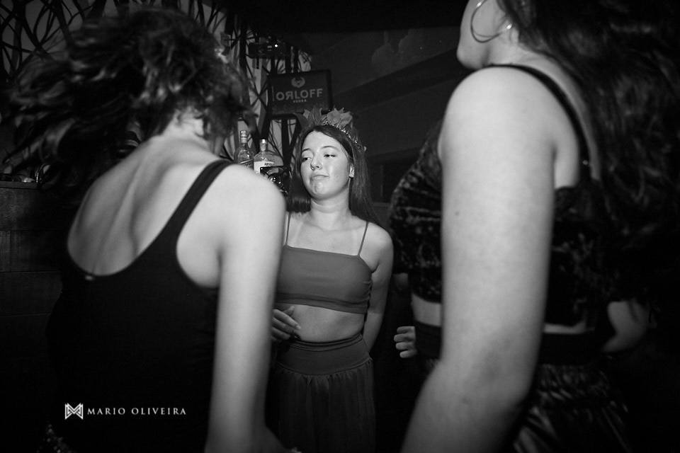 meninas dançando com a aniversariante