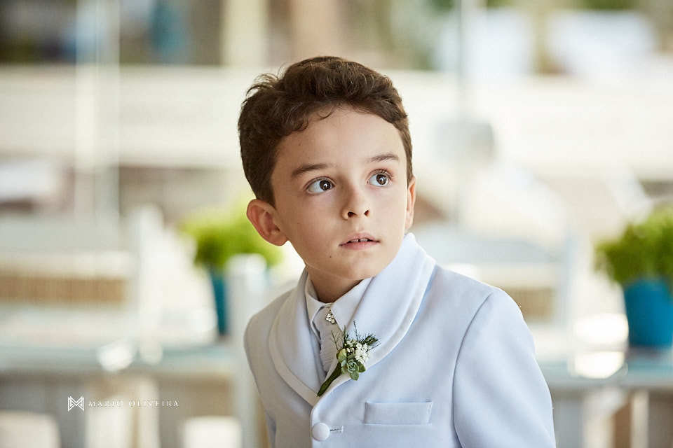 menino pensativo