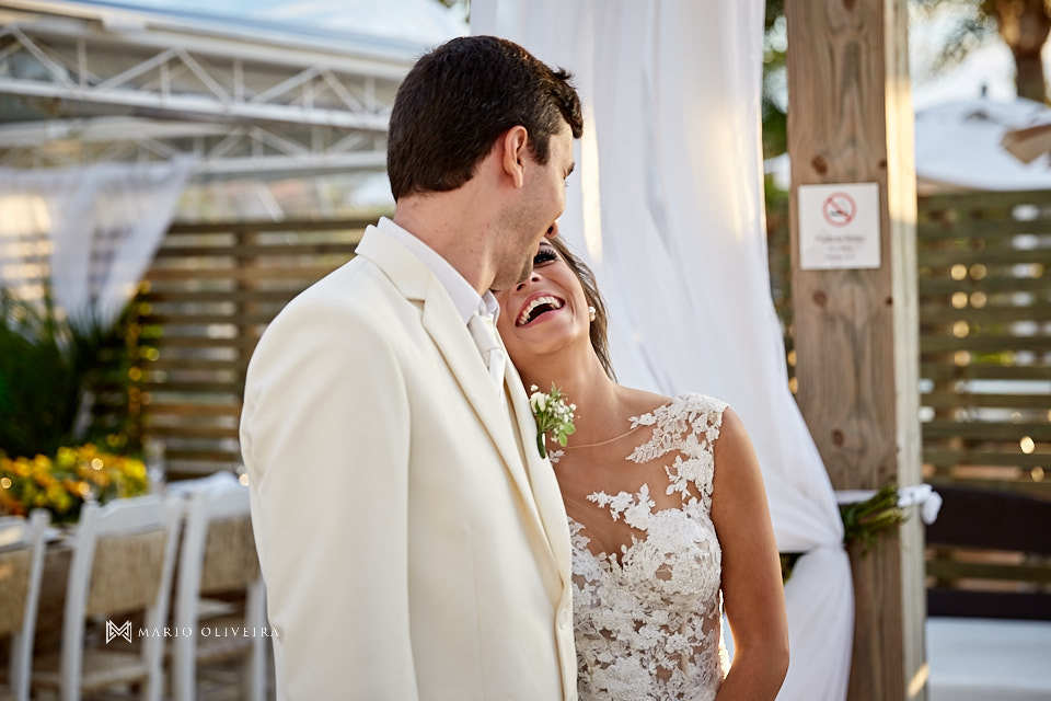 casal se olhando e sorrindo