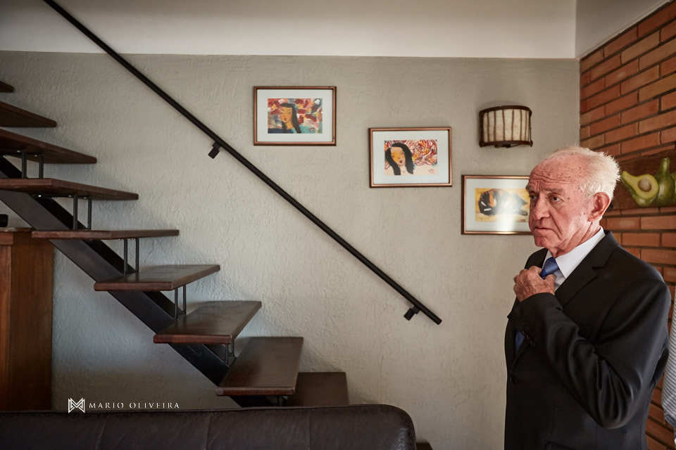 pai esperando pela noiva