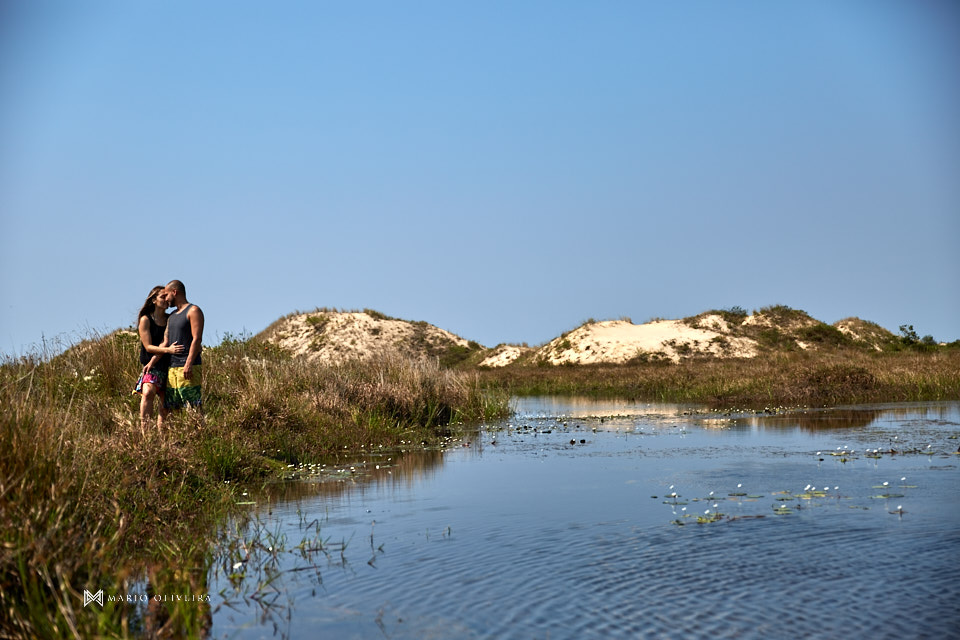 praia da joaquina, ensaio fotográfico, florianopolis, casal, ensaio de casal, fotografia, pre casamento, pre wedding, mario oliveira, surf, casamento