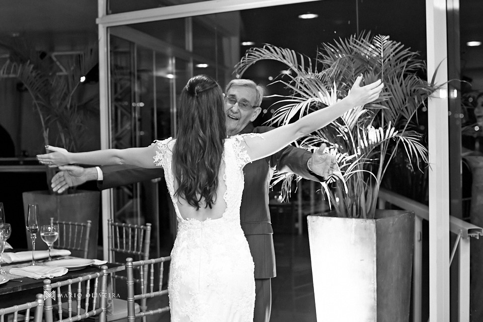 fotografo de casamento em florianopolis, melhor fotografo de florianopolis, mario oliveira, casamento terraço cacupe, joinville, casamento na praia, foto do making of da noiva, casamento rock and roll