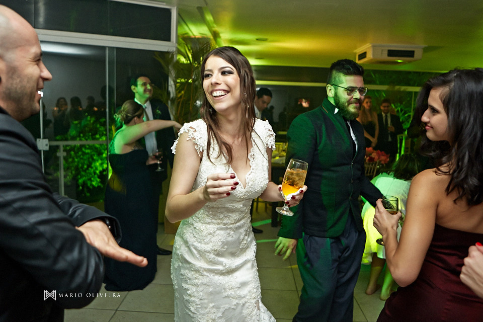 fotografo de casamento em florianopolis, melhor fotografo de florianopolis, mario oliveira, casamento terraço cacupe, joinville, casamento na praia, foto do making of da noiva, casamento rock and roll