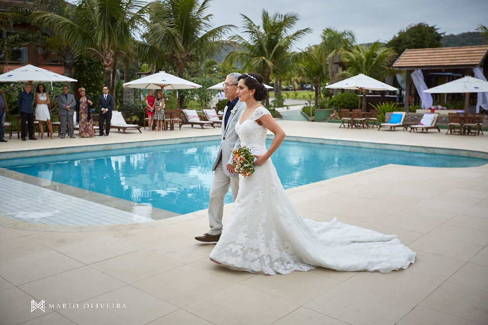 entrada da noiva, Estaleiro guest house, balneario comboriu, mario oliveira, melhor fotografo de florianópolis, casamento na praia,