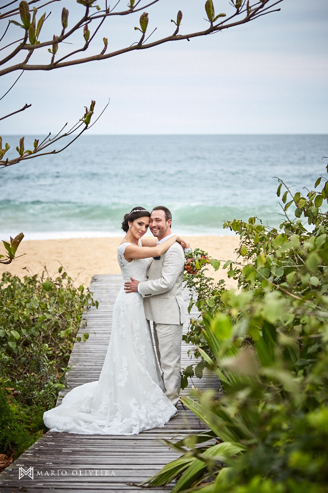 noivos na praia, Estaleiro guest house, balneario comboriu, mario oliveira, melhor fotografo de florianópolis, casamento na praia,