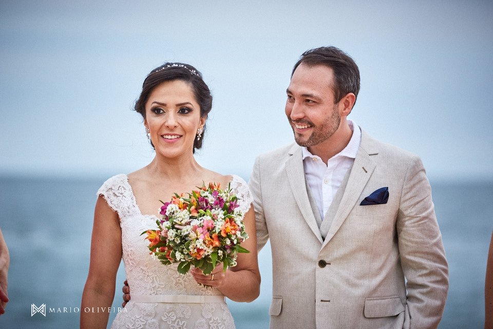 noivos na praia, Estaleiro guest house, balneario comboriu, mario oliveira, melhor fotografo de florianópolis, casamento na praia,