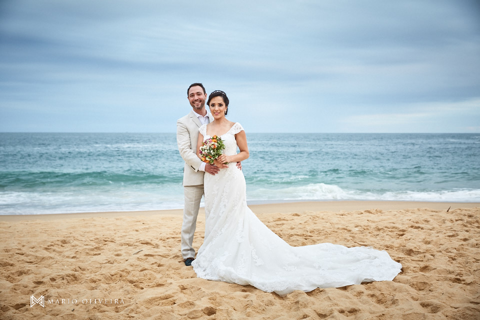noivos na praia, Estaleiro guest house, balneario comboriu, mario oliveira, melhor fotografo de florianópolis, casamento na praia,