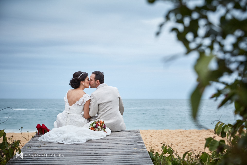 noivos na praia, Estaleiro guest house, balneario comboriu, mario oliveira, melhor fotografo de florianópolis, casamento na praia,