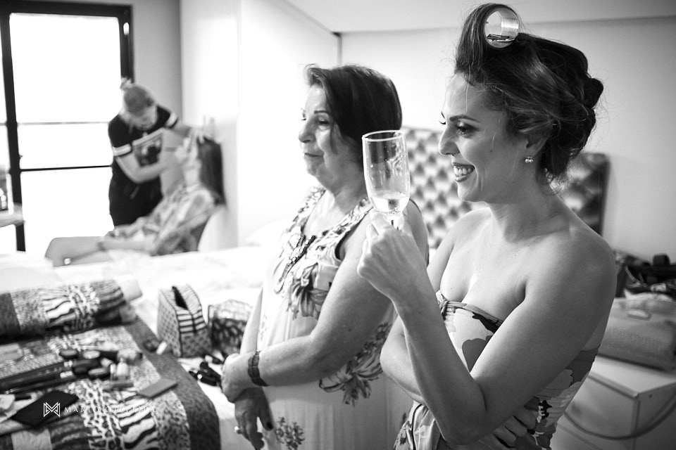 fotografo de casamento em florianopolis, melhor fotografo de florianopolis, mario oliveira, casamento no espaço ondas, casamento na praia, foto do making of da noiva, casamento de dia