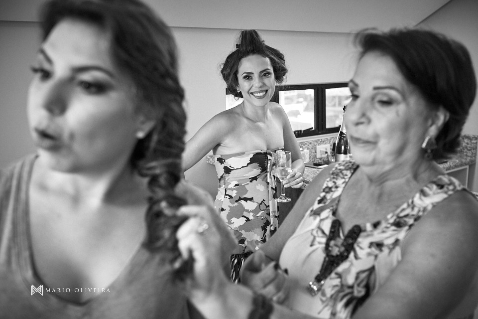 fotografo de casamento em florianopolis, melhor fotografo de florianopolis, mario oliveira, casamento no espaço ondas, casamento na praia, foto do making of da noiva, casamento de dia