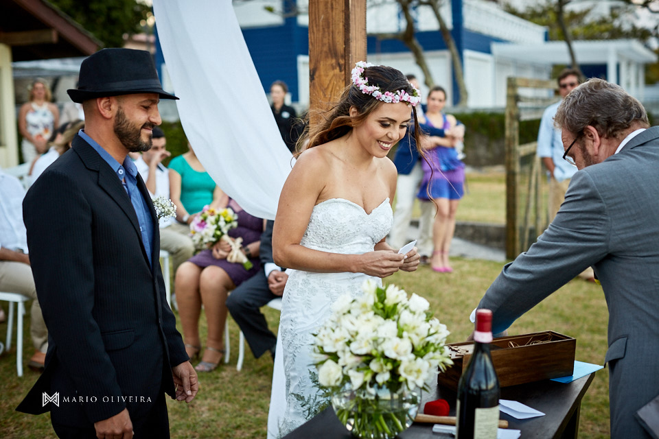 fotografo de casamento em florianopolis, melhor fotografo de florianopolis, mario oliveira, casamento no espaço ondas, casamento na praia, foto do making of da noiva, casamento de dia