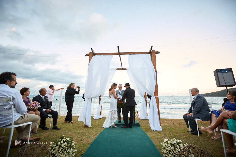 fotografo de casamento em florianopolis, melhor fotografo de florianopolis, mario oliveira, casamento no espaço ondas, casamento na praia, foto do making of da noiva, casamento de dia