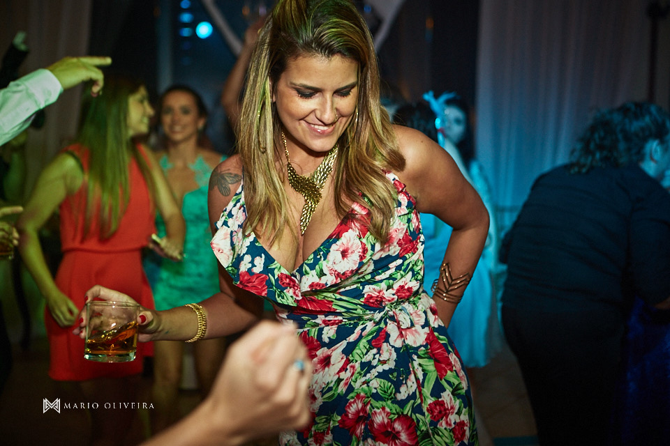 fotografo de casamento em florianopolis, melhor fotografo de florianopolis, mario oliveira, casamento no espaço ondas, casamento na praia, foto do making of da noiva, casamento de dia