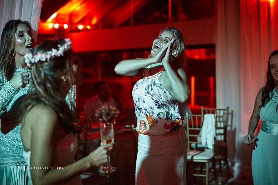 fotografo de casamento em florianopolis, melhor fotografo de florianopolis, mario oliveira, casamento no espaço ondas, casamento na praia, foto do making of da noiva, casamento de dia
