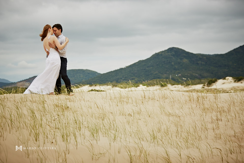 ensaio pré casamento, ensaio fotografico, florianopolis, mario oliveira, pre wedding, fotógrafo de casamento, fotografia de casamento, foto de casal na praia, praia da joaquina, lagoa da conceição