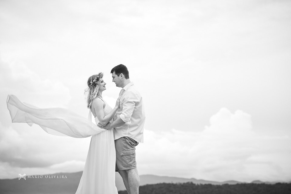 casal na praia, noivos na praia, melhor fotografo de florianopolis, mario oliveira, ensaio de casal, sessão de fotos na praia, engagement session, e-session