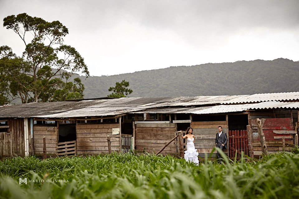 fotos de casal na fazenda, noiva andando a cavalo, mario oliveira, melhor fotografo de florianopolis, trash the dress, casal no campo, ensaio fotografico de casal na fazenda