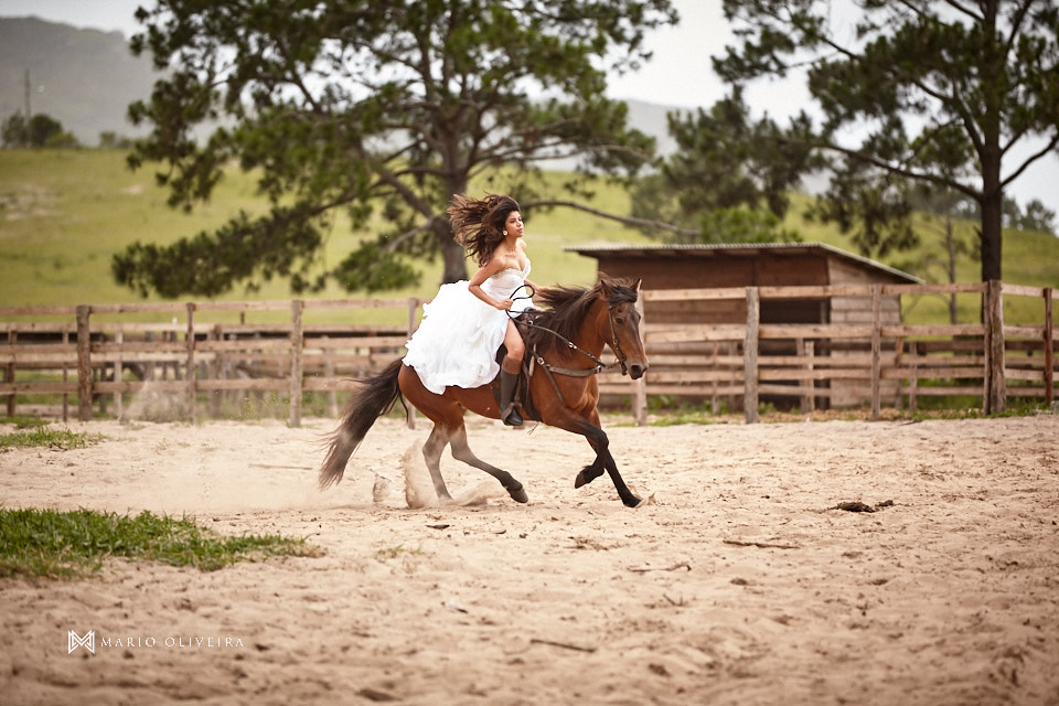 fotos de casal na fazenda, noiva andando a cavalo, mario oliveira, melhor fotografo de florianopolis, trash the dress, casal no campo, ensaio fotografico de casal na fazenda