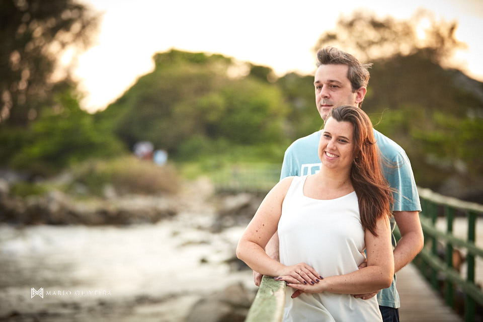 ensaio de casal, fotos no ribeirão da ilha, mario oliveira, fotografo de casamento, melhor fotografo de florianopolis, fotos com cachorro, pitbull, praia da armação, nascer do sol