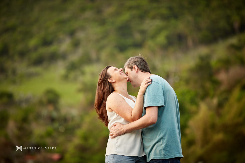 ensaio de casal, fotos no ribeirão da ilha, mario oliveira, fotografo de casamento, melhor fotografo de florianopolis, fotos com cachorro, pitbull, praia da armação, nascer do sol