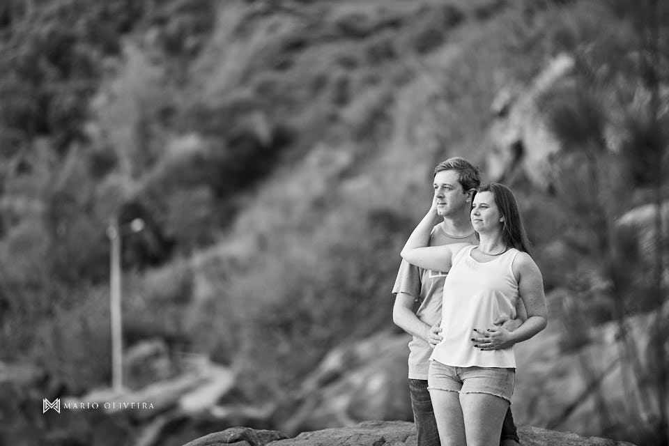ensaio de casal, fotos no ribeirão da ilha, mario oliveira, fotografo de casamento, melhor fotografo de florianopolis, fotos com cachorro, pitbull, praia da armação, nascer do sol